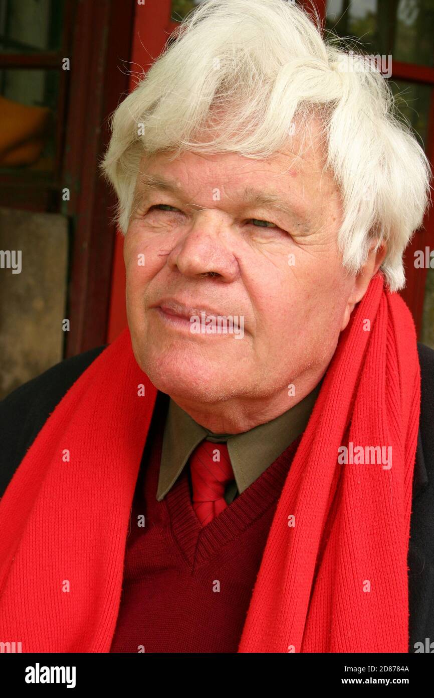 Rosia, Contea di Sibiu, Romania. Ritratto dell'autore e pastore luterano Eginald Schlattner. Foto Stock