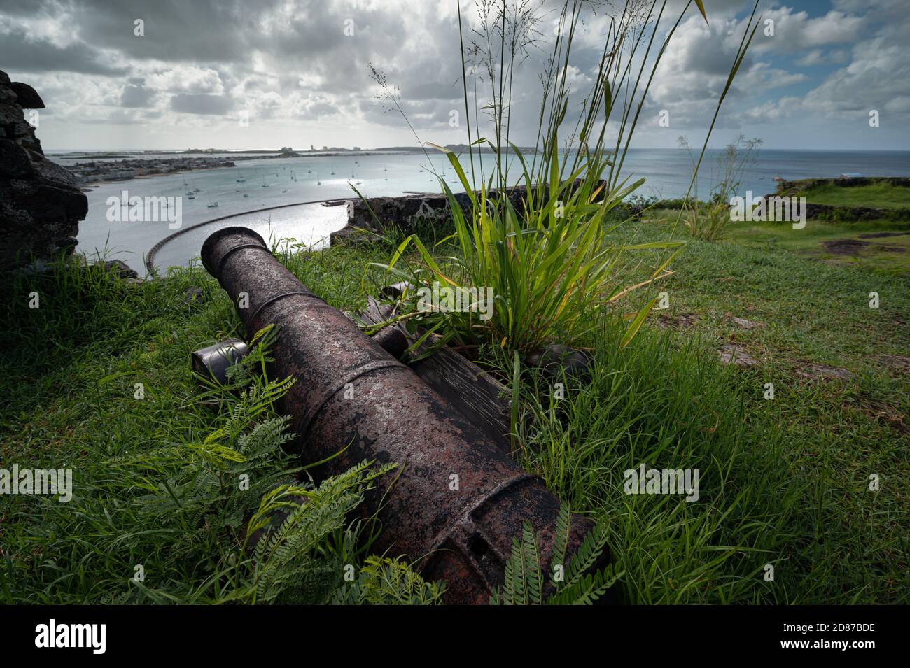 I resti di Fort St Louis, un forte napoleonico che domina la città di Marigot, la capitale della parte francese dell'isola di San Martino nel Cari Foto Stock