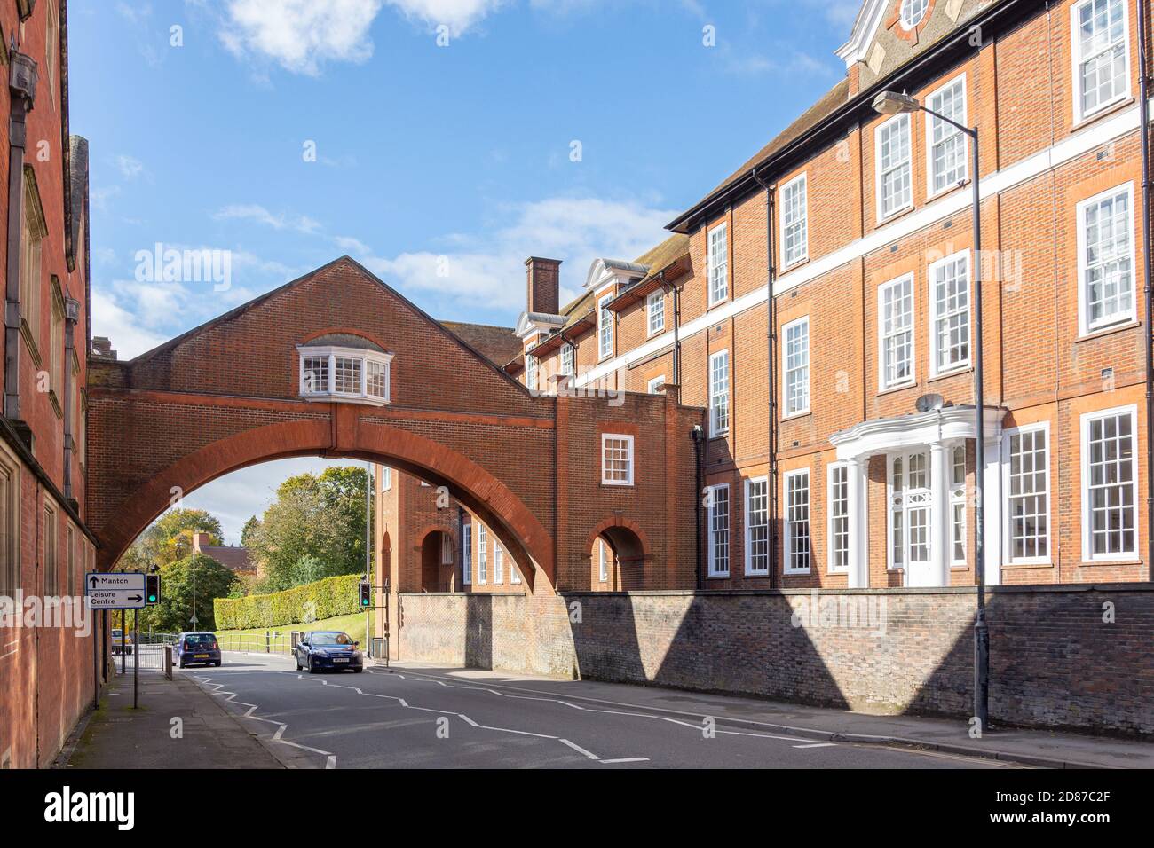 Cavalcavia al Marlborough College, Bath Road, Marlborough, Wiltshire, Inghilterra, Regno Unito Foto Stock