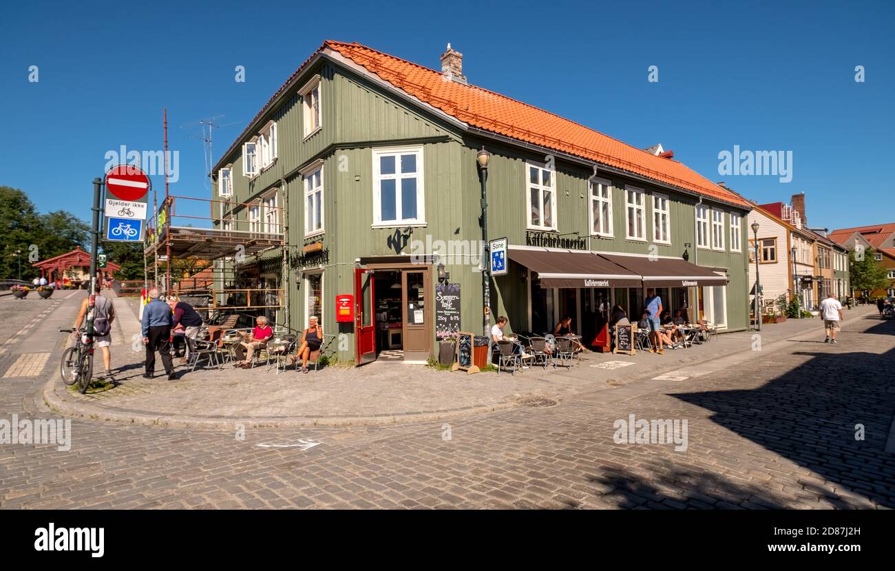 Kiosk Gamle Bybru, angolo Nedre Bakklanet, strada dello shopping, Kaffebrenneriet, Cafe, Trondheim, Trøndelag, Norvegia, Scandinavia, Europa, viaggi avventura Foto Stock