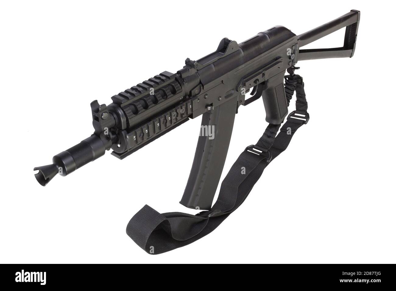 Kalashnikov AK 47 con moderno kit di aggiornamento isolato su bianco Foto Stock