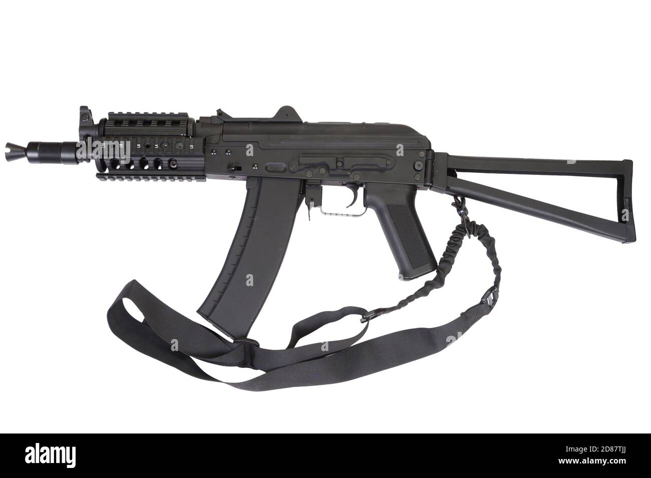 Kalashnikov AK 47 con moderno kit di aggiornamento isolato su bianco Foto Stock