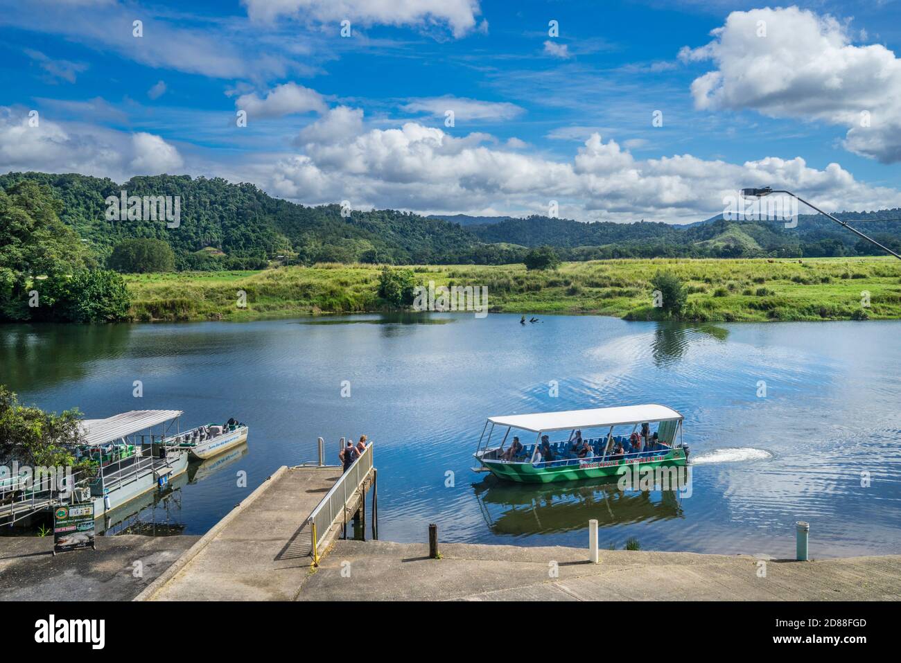 Daintree River, gita in barca al molo del villaggio di Daintree, North Queensland, Australia Foto Stock