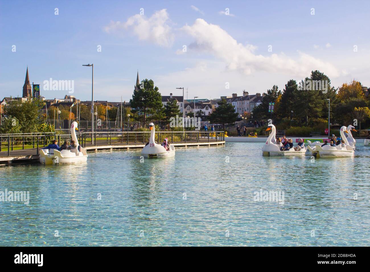 23 ottobre 2010. Le famiglie potranno godersi il bel tempo al Pickie Fun Park Bangor County lungo l'Irlanda del Nord durante l'epidemia di Covid 19. Foto Stock