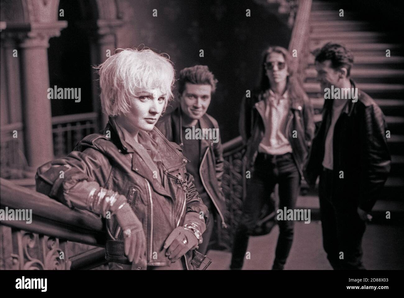 La band indie rock The Primitives fotografò al St Pancras Hotel di Londra nel 1988 Foto Stock