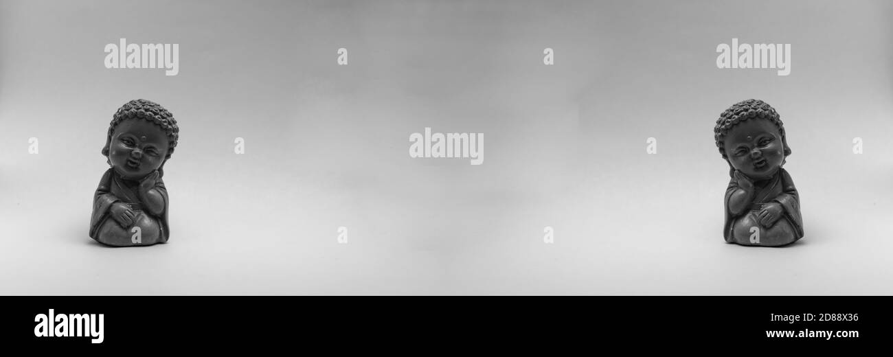Banner panoramico bianco con figure buddha Foto Stock