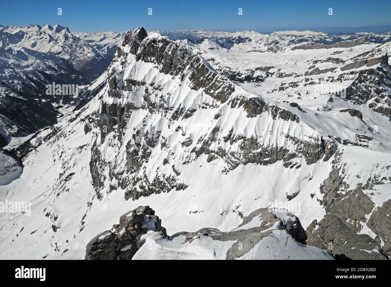 Vista invernale di Reissend Nollen dalla cima del Monte Titlis. Foto Stock