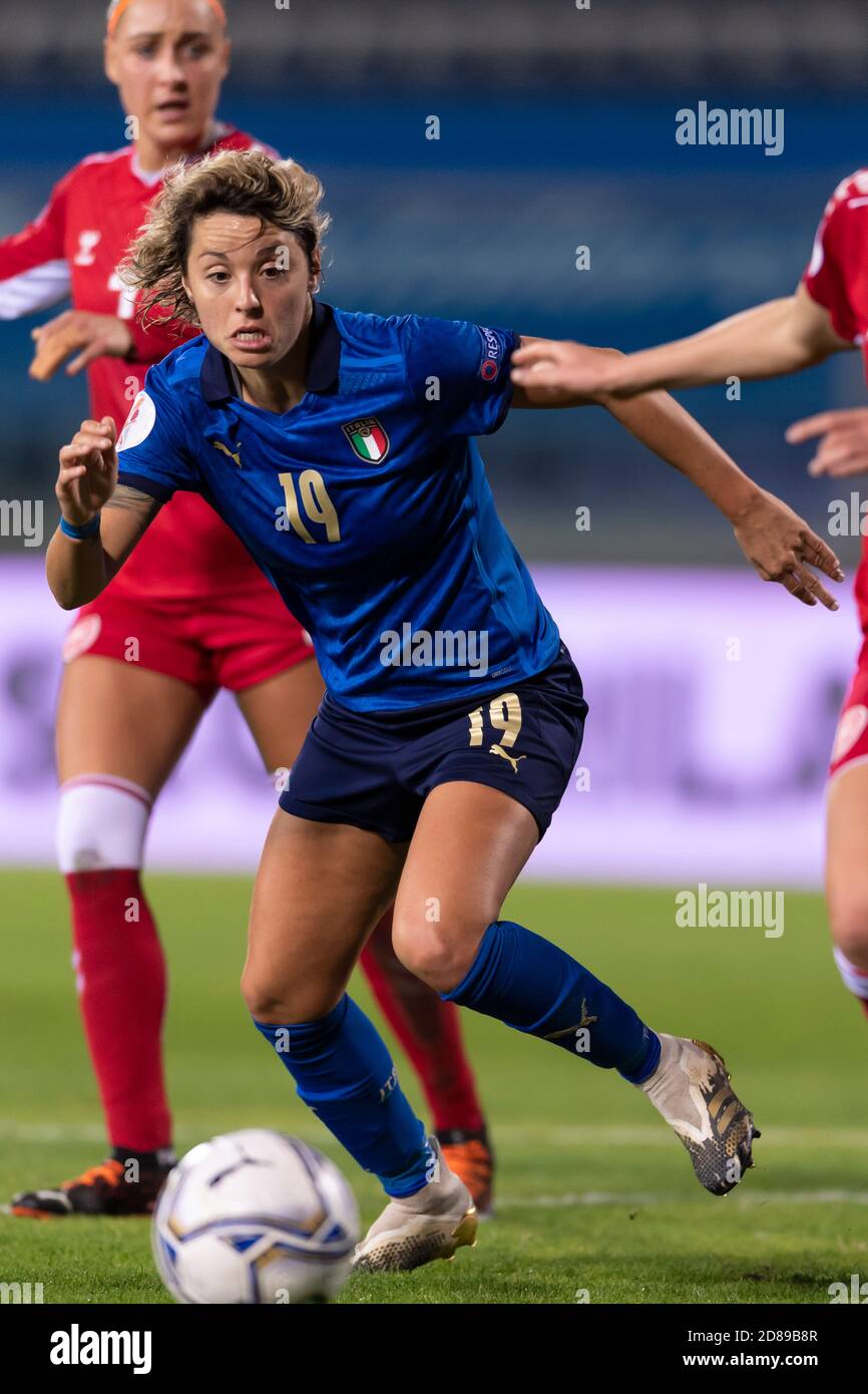Valentina Giacinti (Italia) durante la partita UEFA 'Qualifiche Donne Euro 2022 Inghilterra' tra Italia 1-3 Danimarca allo Stadio Carlo Castellani il 27 ottobre 2020 a Empoli, Italia. Credit: Maurizio Borsari/AFLO/Alamy Live News Foto Stock