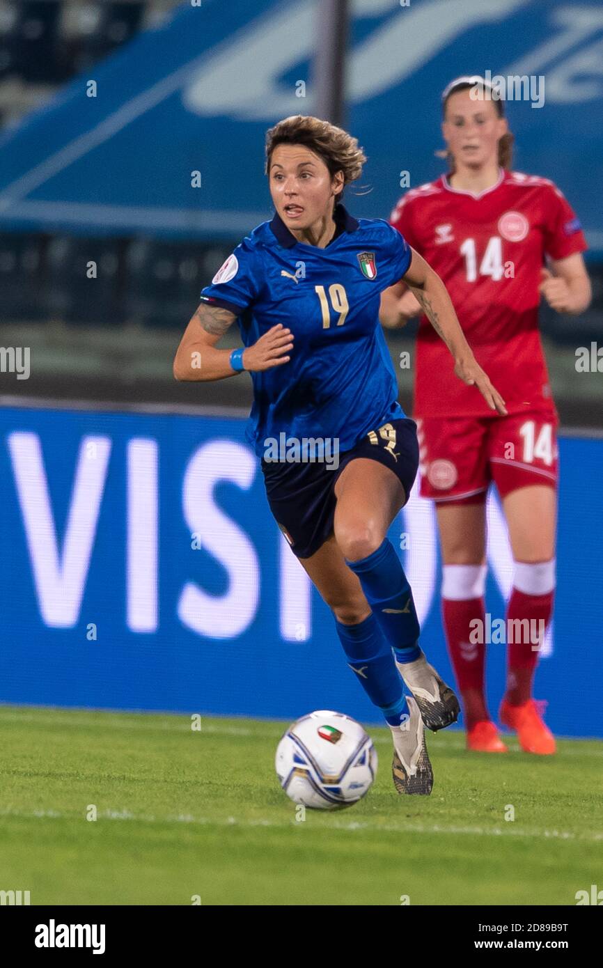 Valentina Giacinti (Italia) durante la partita UEFA 'Qualifiche Donne Euro 2022 Inghilterra' tra Italia 1-3 Danimarca allo Stadio Carlo Castellani il 27 ottobre 2020 a Empoli, Italia. Credit: Maurizio Borsari/AFLO/Alamy Live News Foto Stock