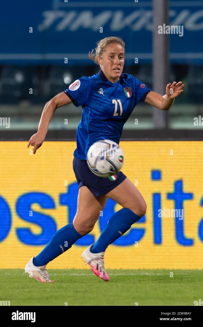 Valentina Cernoia (Italia) durante la partita UEFA 'Qualifiche Donne Euro 2022 Inghilterra' tra Italia 1-3 Danimarca allo stadio Carlo Castellani il 27 ottobre 2020 a Empoli, Italia. Credit: Maurizio Borsari/AFLO/Alamy Live News Foto Stock