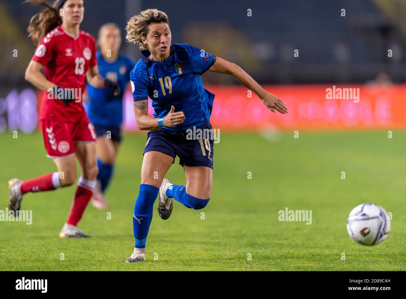 Valentina Giacinti (Italia) durante la partita UEFA 'Qualifiche Donne Euro 2022 Inghilterra' tra Italia 1-3 Danimarca allo Stadio Carlo Castellani il 27 ottobre 2020 a Empoli, Italia. Credit: Maurizio Borsari/AFLO/Alamy Live News Foto Stock