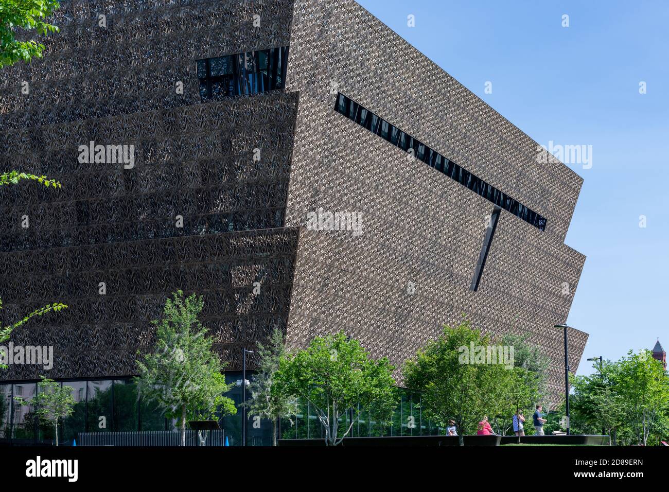 Un intricato reticolo metallico racchiude il Museo di Storia e Cultura Afro-americana a Washington DC Foto Stock