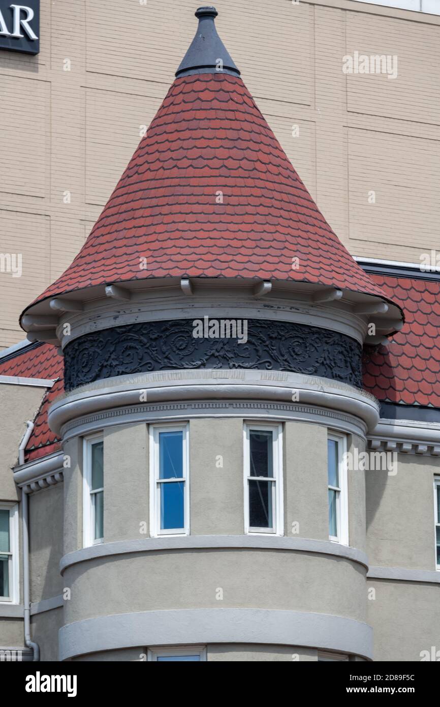 Una grande torretta adorna lo Starbucks al 2101 P St NW, Washington DC Foto Stock