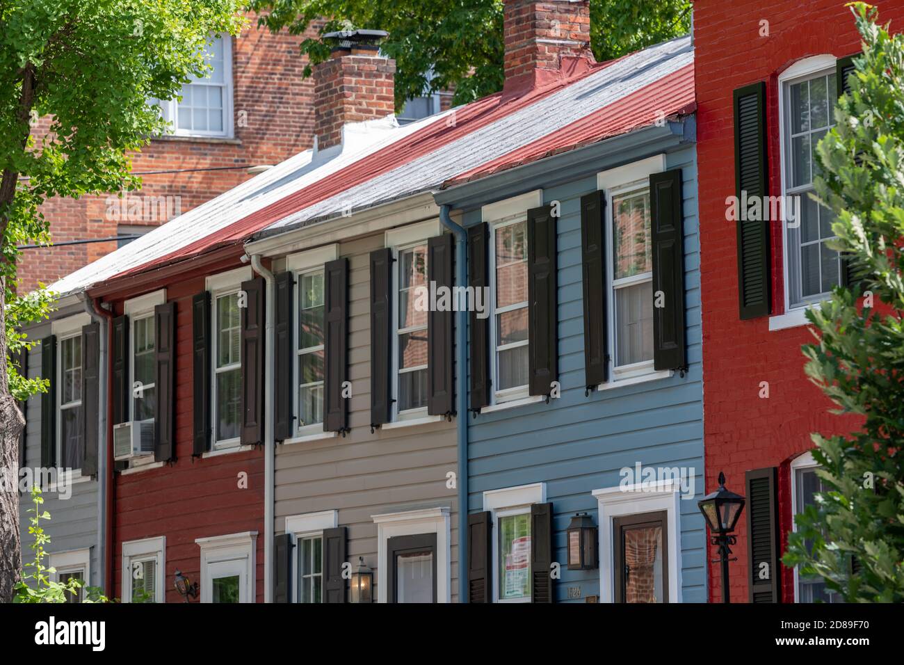 Coloratissima linea di rowouses Georgetown 26th St NW, a Washington DC. Foto Stock