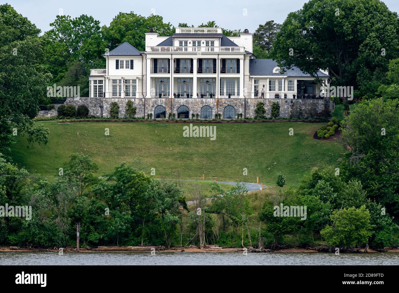 'River View', un grande palazzo di 7 camere da letto si trova in 16 acri di George Washington's Mount Vernon Estate con vista sul fiume Potomac in Virginia, Stati Uniti. Foto Stock