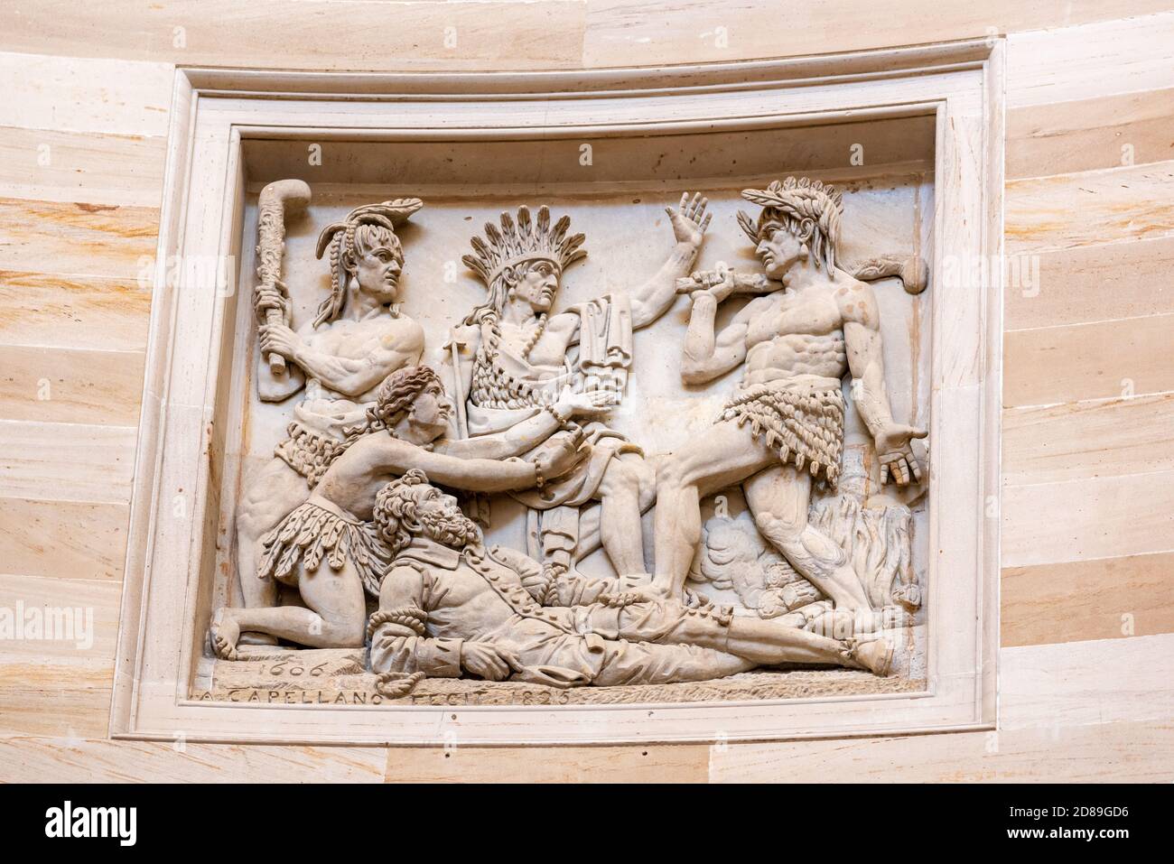 Il pannello di rilievo di Antonio Capellano 'Preservation of Captain Smith by Pocahontas' sopra la porta Ovest nella Capitol Rotunda, Washington DC Foto Stock