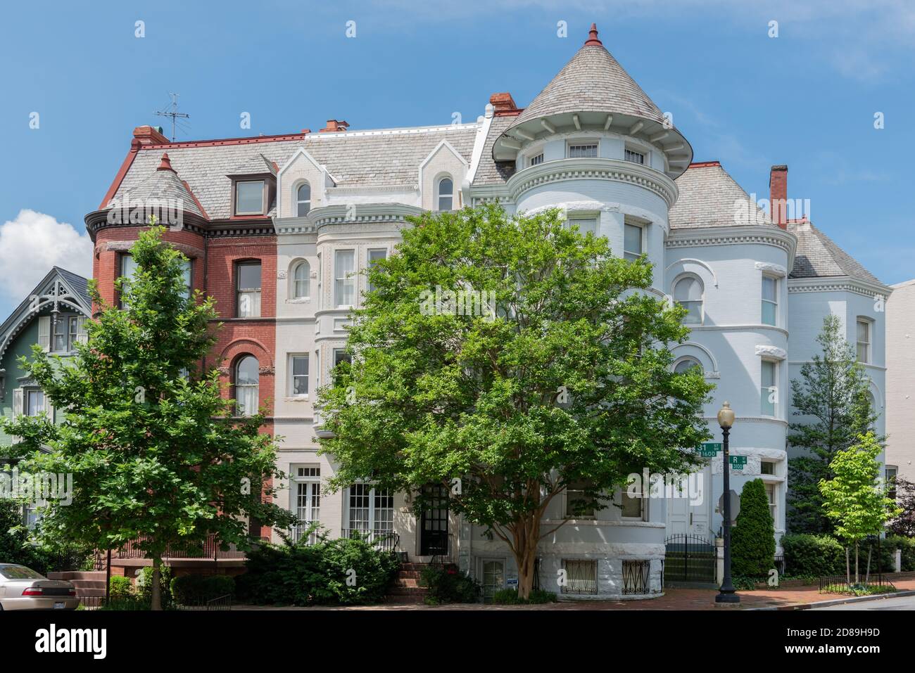 Storiche case cittadine Vittoriane all'angolo tra 31st e R Street NW nel quartiere Georgetown di Washington DC. Foto Stock