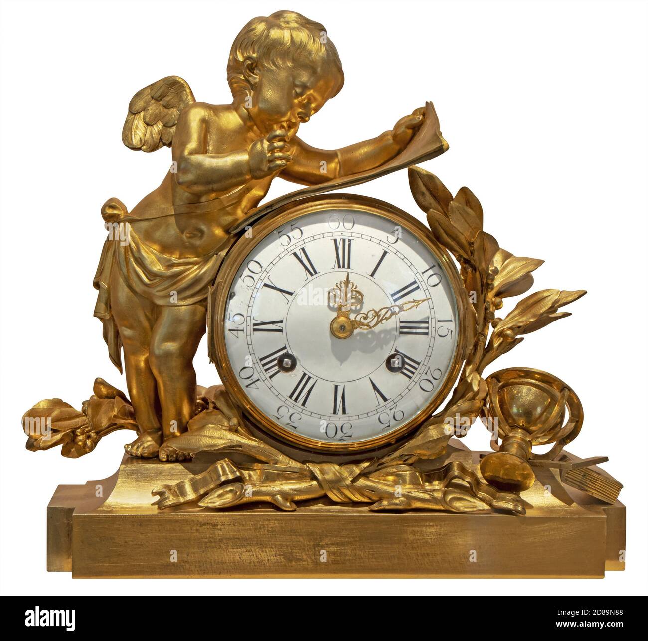 Antico orologio da tavolo dorato vintage con un angelo, isolato su sfondo bianco Foto Stock