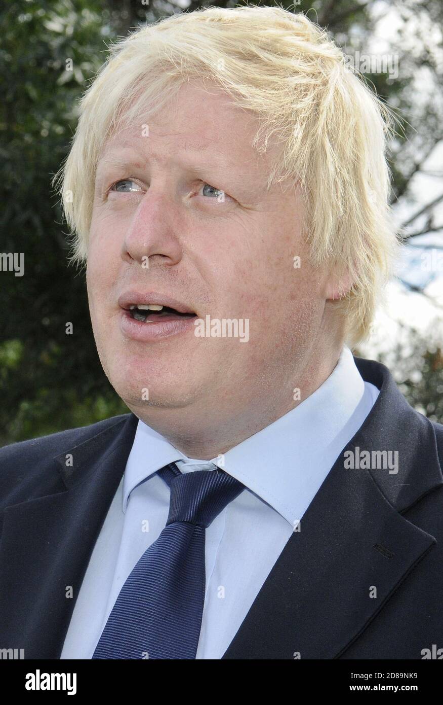 Boris Johnson ha incontrato i Carnivalists di Notting Hill della Genesis mas band, Potters Field Park, Londra. REGNO UNITO Foto Stock