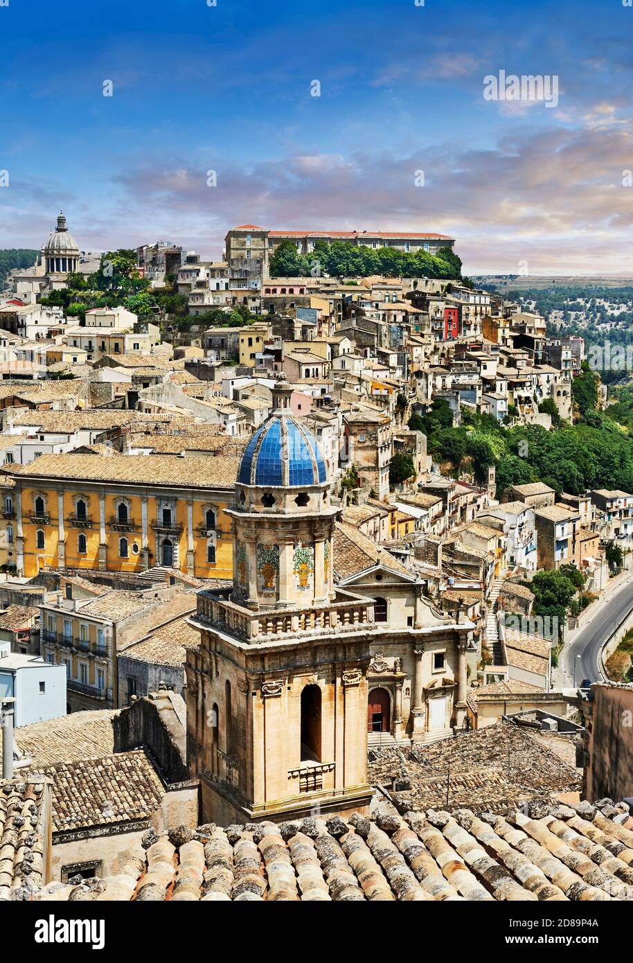 Vista di Ragusa Ibla - storica collina in cima alla città siciliana Foto Stock