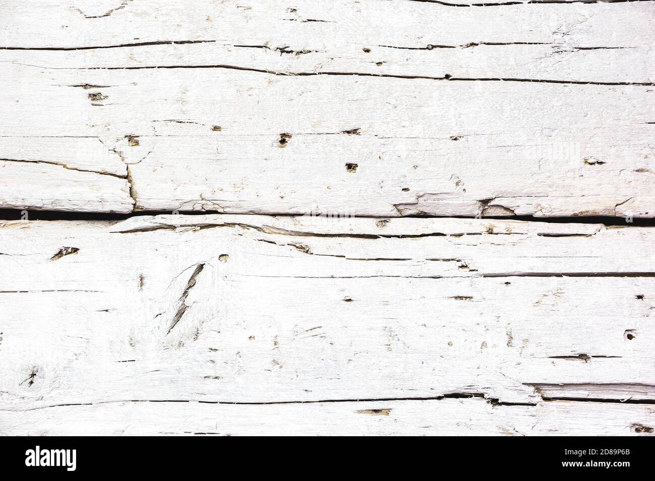 Primo piano di un vecchio sfondo di legno bianco, texture con spazio di copia. Buon modello per il design. Foto Stock