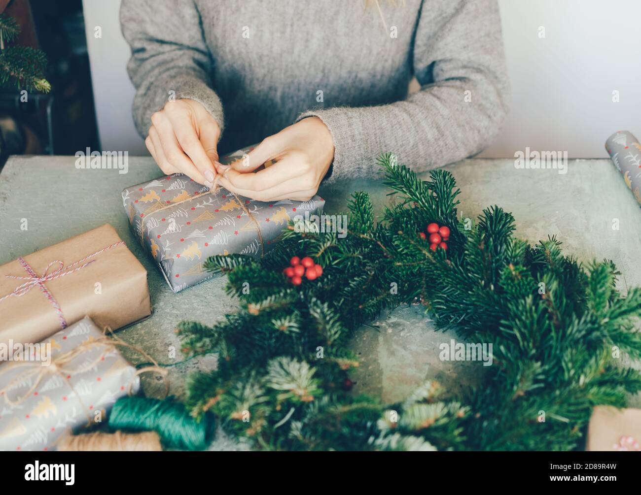ZGYJ-EU Fiocchetti per Pacchetti Regalo Set 150 Pezzi, Autoadesivi, Fiocchi Regalo Natale Confezione Archi da Regalo, Decorative Pacco Regalo Confezione Diametro (Misti 4 Colori