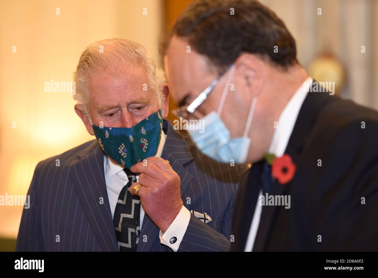 Il principe Carlo della Gran Bretagna visita la sede della Bank of England a Londra, in Gran Bretagna, il 28 ottobre 2020. Eddie Mulholland/Pool via REUTERS Foto Stock