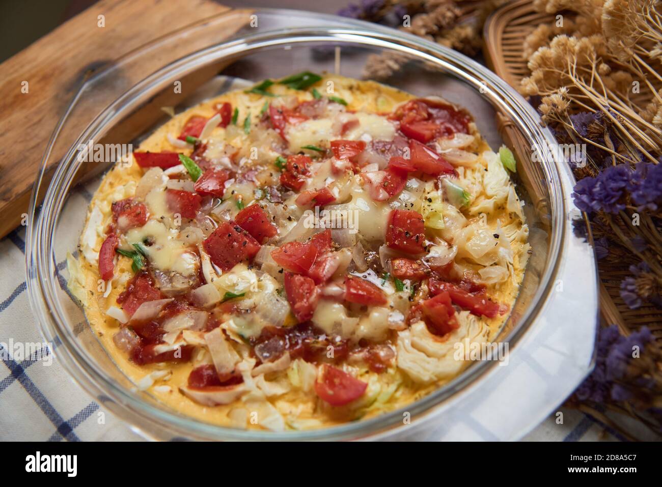 La pizza fatta in casa al forno Foto Stock