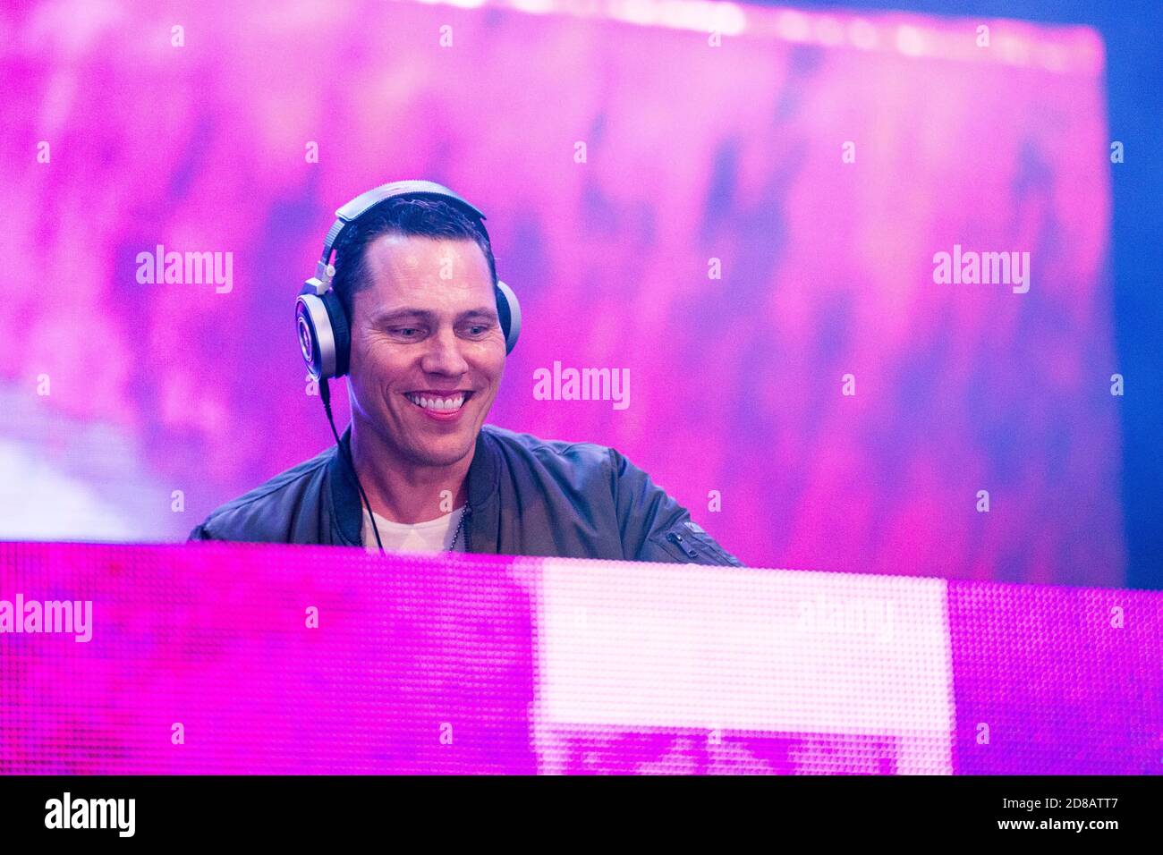 Skanderborg Danimarca 05 Agosto 2015 Il Produttore Discografico Olandese E Dj Tiesto Esegue Uno Spettacolo Dal Vivo Durante Il Festival Musicale Danese Smukfest 2015 A Skanderborg Foto Gonzales Photo Lasse Lagoni Foto Stock Alamy