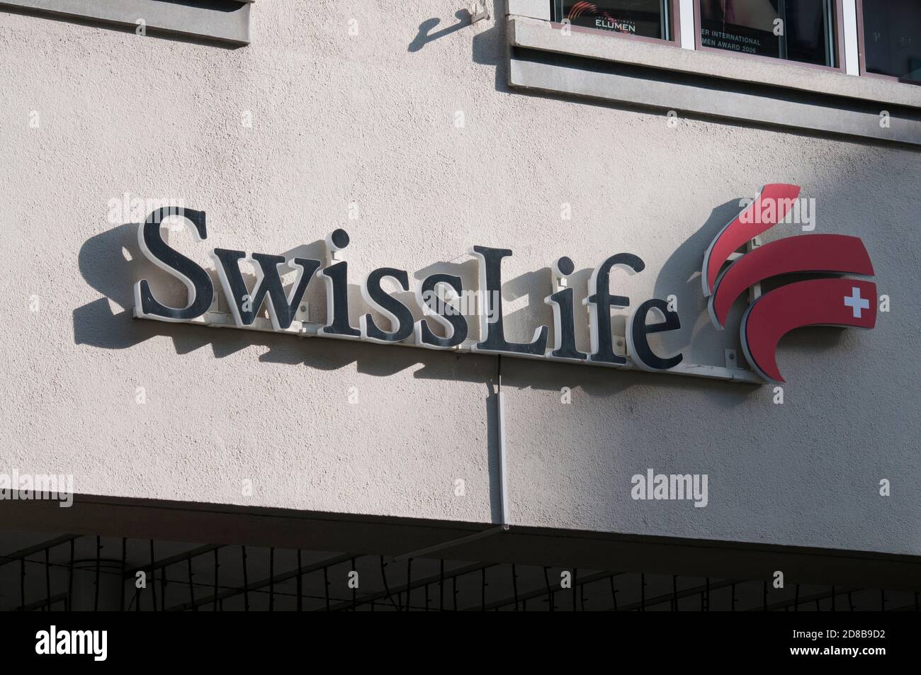 Altdorf, Svizzera - 25 ottobre 2020 : logo Swiss Life. Swiss Life è la più grande compagnia assicurativa della Svizzera e una delle maggiori società di telecomunicazioni d’Europa Foto Stock
