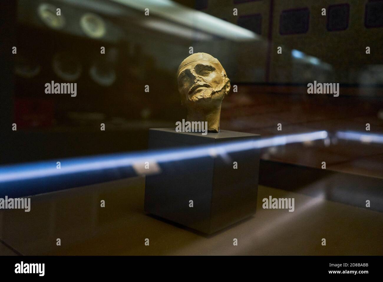 Alcala de Henares, Spagna. 28 ottobre, 2020.la testa di San dal XVII-XVIII secolo al Museo Archeologico Regionale ad Alcala de Henares, Spagna il 28 ottobre 2020. Questo museo è attivo dal 1999. Credit: May Robledo/Alfa Images./Alamy Live News Foto Stock