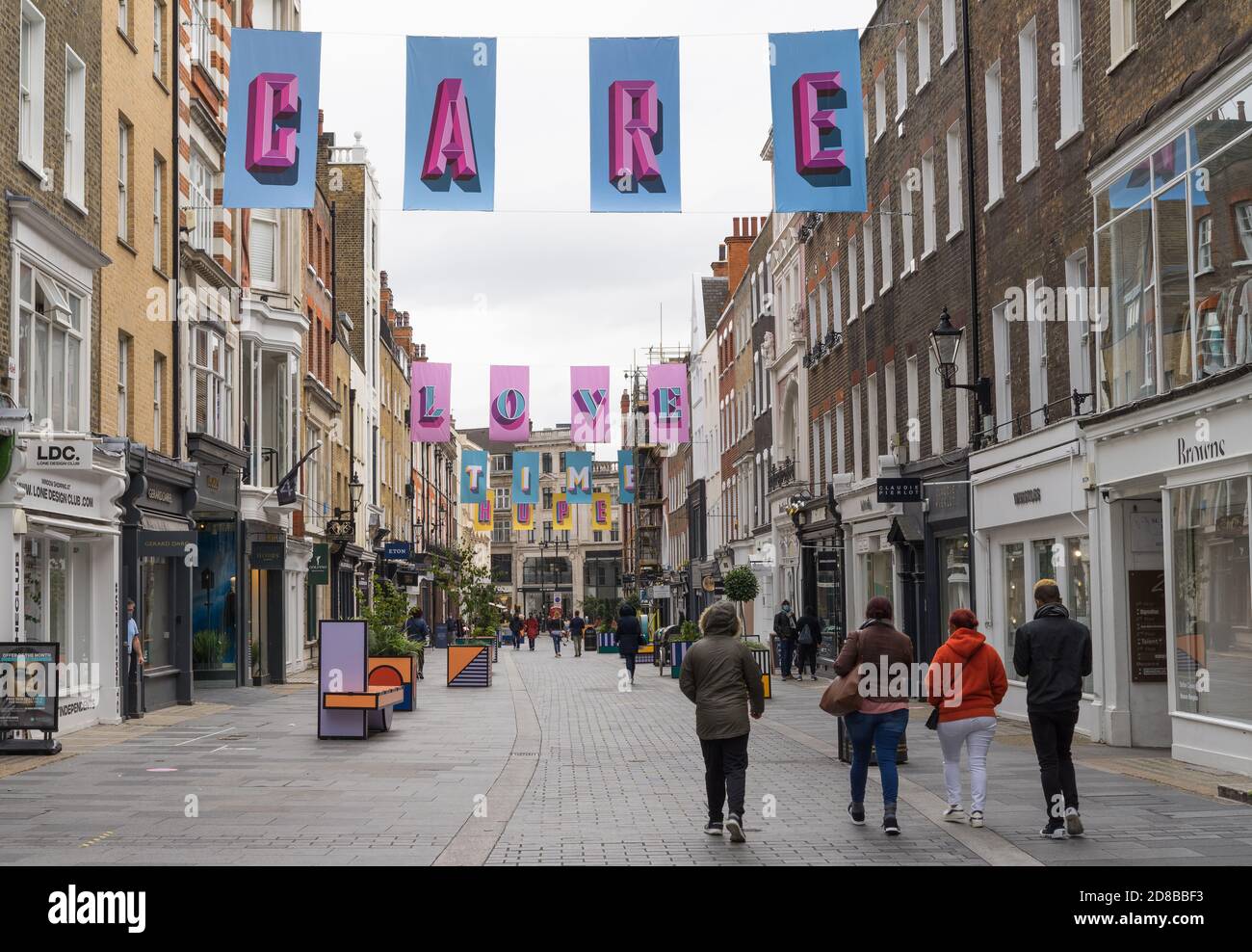 South Molton Street durante il giorno con gli amanti dello shopping a piedi. Londra Foto Stock