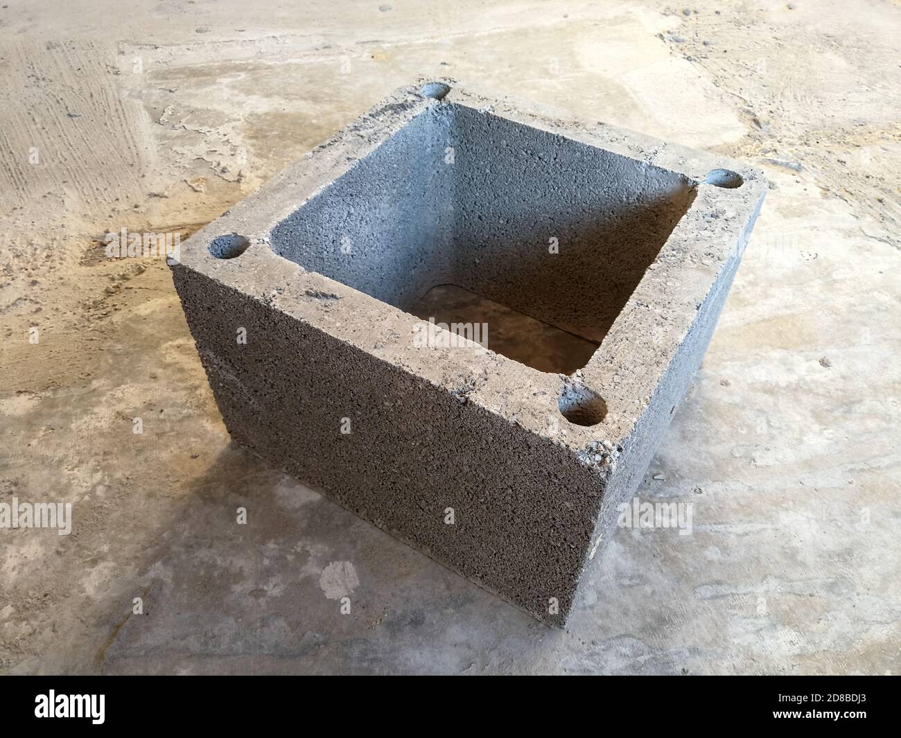 Calcestruzzo poroso (cheramzite) blocco per camino nel cantiere Foto Stock