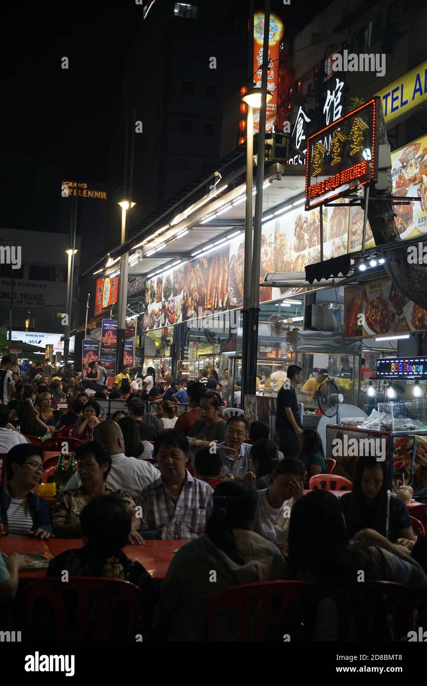 Jalan Alor Hawker food Street di notte, Bukit Bintang, Malesia Foto Stock