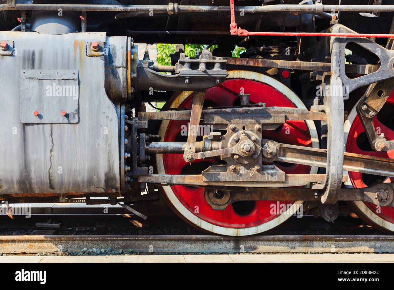 Il colpo di primo piano per la locomotiva a vapore, la ruota, l'asse e l'albero motore sono le parti importanti del materiale rotabile ferroviario. Foto Stock