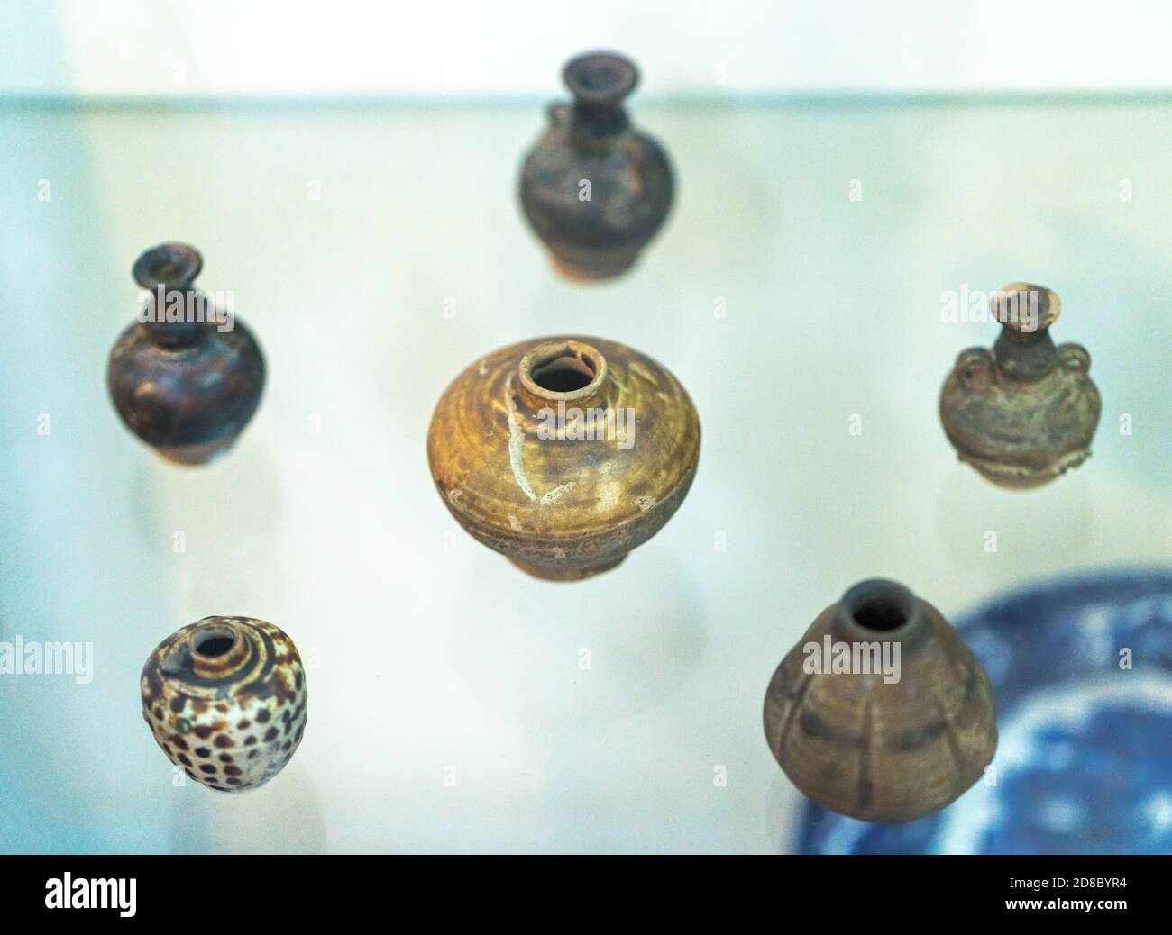 Manufatti in bronzo del XIX secolo e strumenti di vita quotidiana ancora conservati presso il museo di storia di ho Chi Minh City, Vietnam Foto Stock