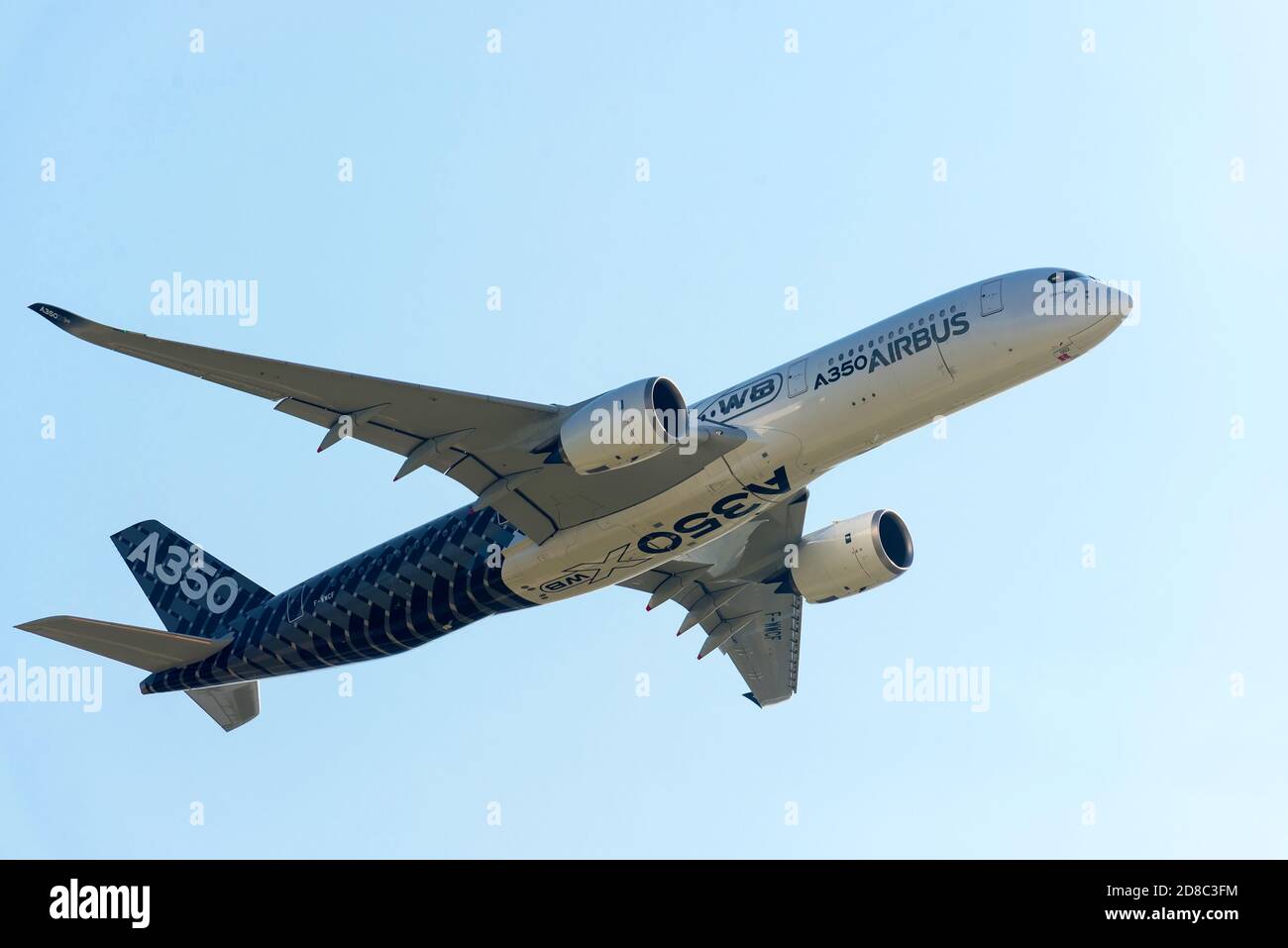 Zhukovsky, regione moskow, Russia - 31 agosto 2019: Airbus Industrie A350 moderno aereo di linea civile decollo per un volo dimostrativo a Zhukovsky durante il MAKS- Foto Stock