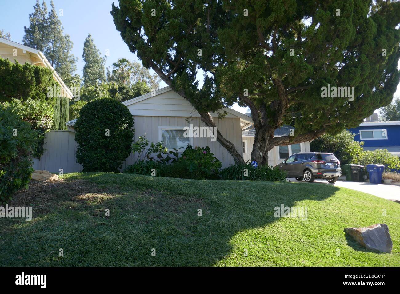 Woodland Hills, California, USA 28 ottobre 2020 UNA visione generale dell'atmosfera della casa/residenza finale dell'attore Ted Cassidy e del luogo in cui le sue ceneri sono sepolte al 21858 De la Luz Avenue il 28 ottobre 2020 a Woodland Hills, California, USA. Foto di Barry King/Alamy Stock foto Foto Stock