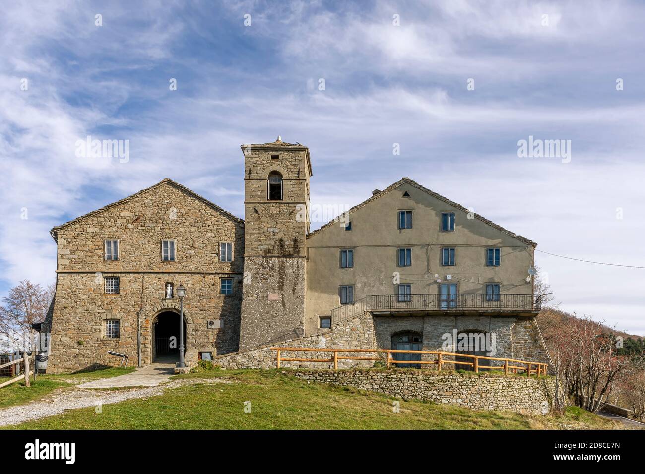 Il Santuario dei Santi Pellegrino e Bianco di San Pellegrino in Alpe, confine Toscana Emilia Romagna, Italia Foto Stock