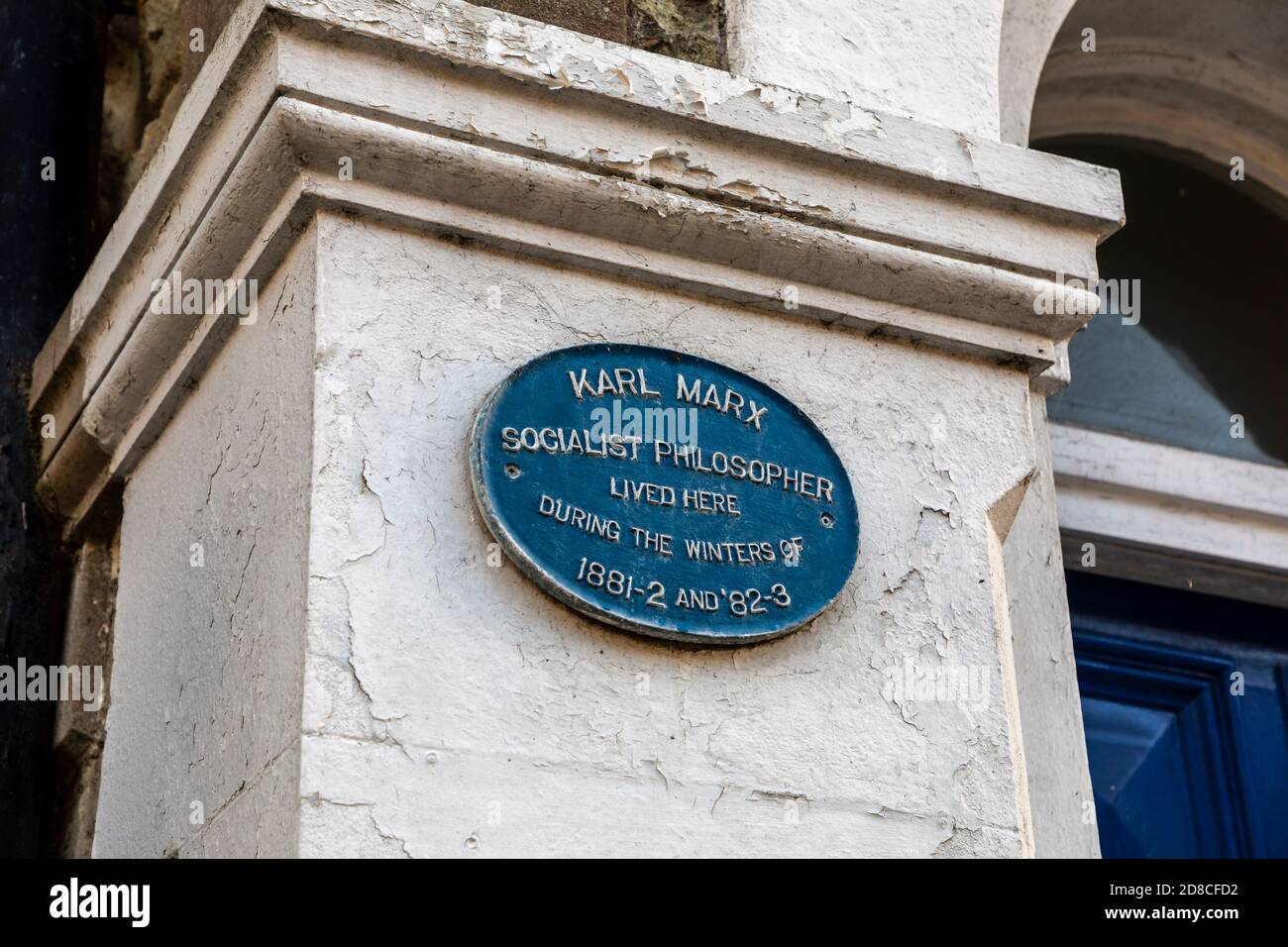 Placca blu su una casa in St Boniface Road, Ventnor, Isola di Wight, dove Karl Marx visse durante due inverni nel 1880 Foto Stock