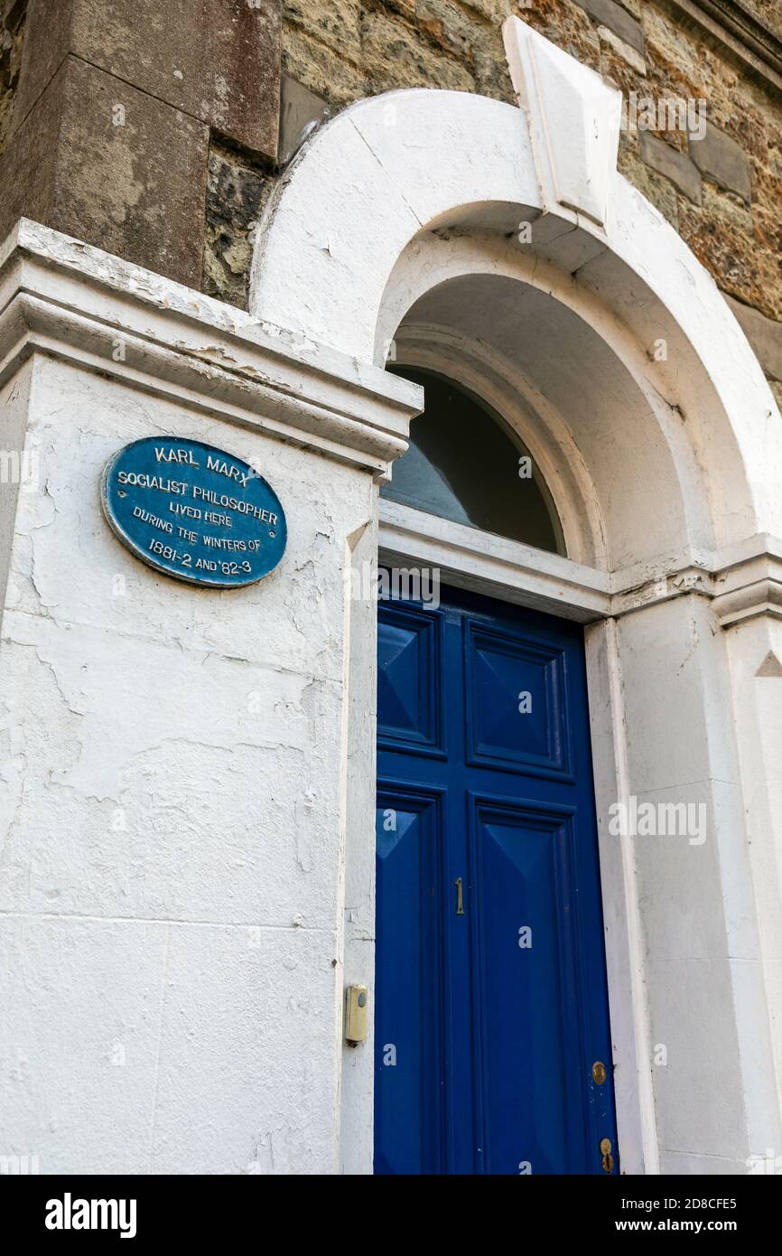 Placca blu su una casa in St Boniface Road, Ventnor, Isola di Wight, dove Karl Marx visse durante due inverni nel 1880 Foto Stock