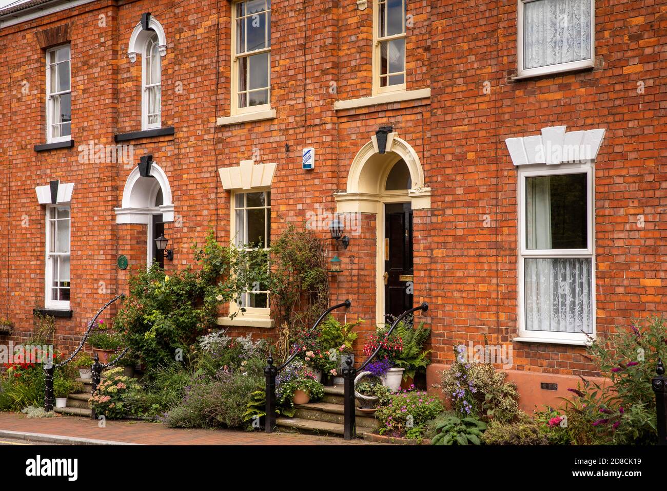 Regno Unito, Inghilterra, Lincolnshire Wolds, Market Rasen, George Street, vittoriano case costruite in mattoni Foto Stock