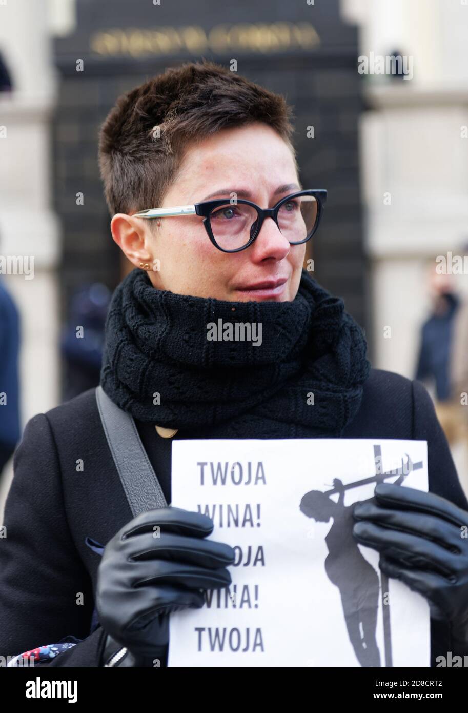 Varsavia, OTTOBRE 25. 2020: Una protesta contro l'inasprimento della legge sull'aborto di fronte alla chiesa di Santa Croce. Protesta contro lo Sciopero delle donne. Foto Stock