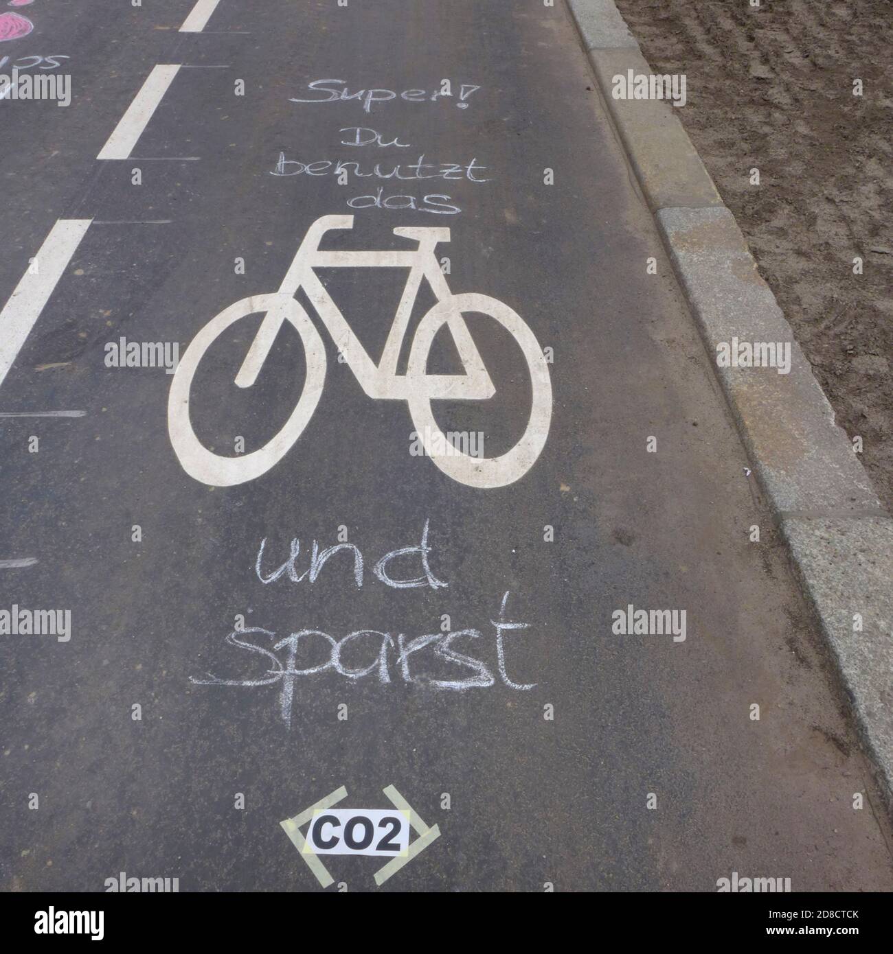 Campagna per la protezione del clima, apprezzamento per i motociclisti in un ciclone per l'economizzazione del CO2, Germania Foto Stock