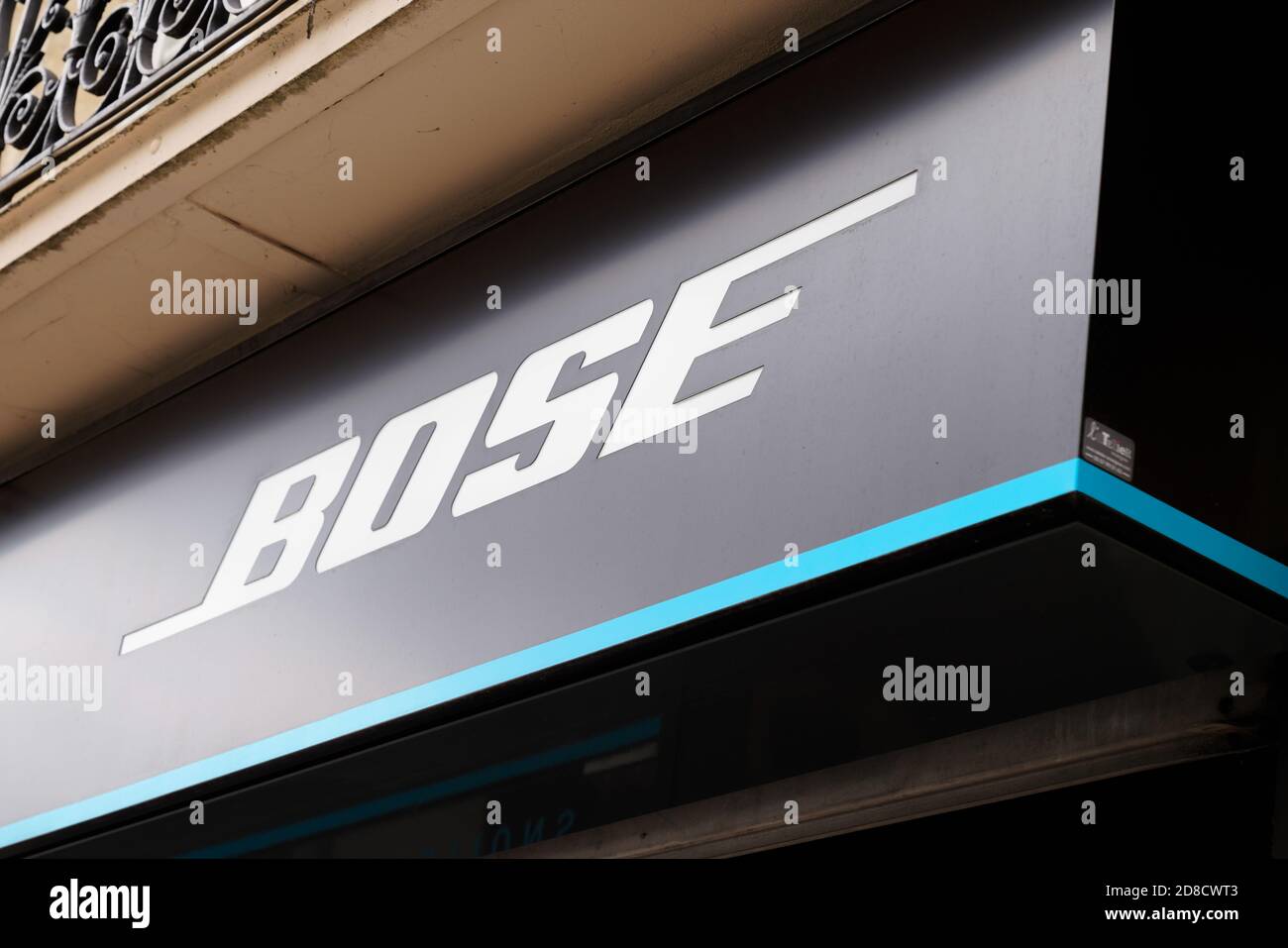 Bordeaux , Aquitaine / Francia - 10 20 2020 : logo Bose e segno della facciata negozio di cuffie Foto Stock