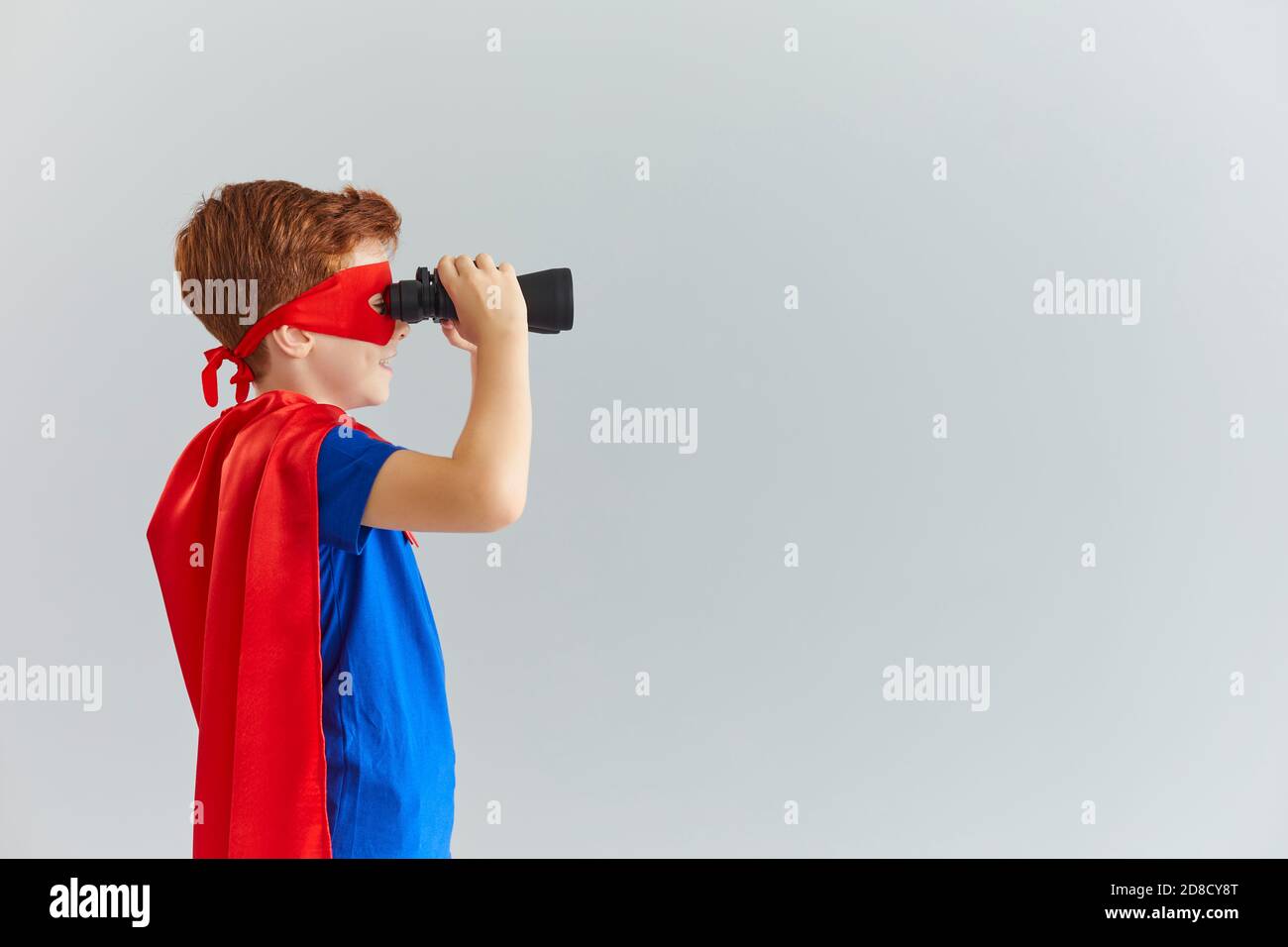 Binoculars mask immagini e fotografie stock ad alta risoluzione - Alamy