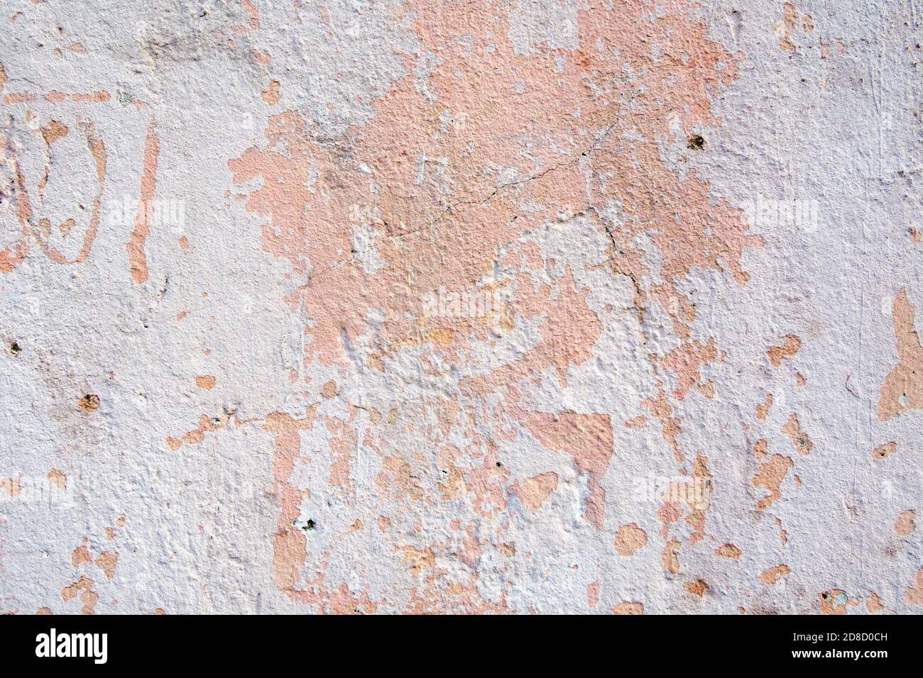 Sfondo della vecchia vernice color pastello incrinato sulla parete di cemento. Foto Stock