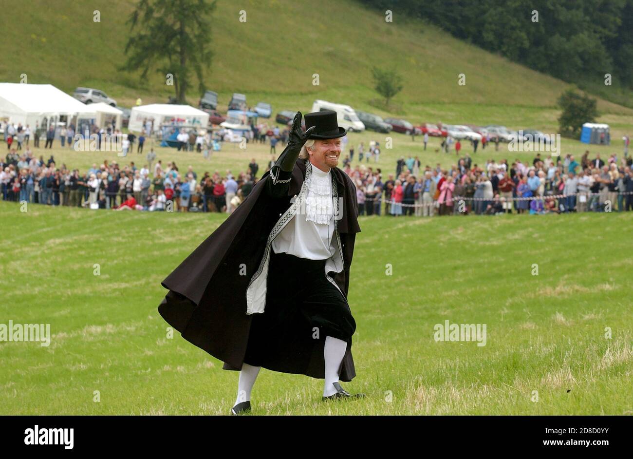 Richard Branson prima di ricreare il volo del aliante di Sir George Cayley, in una replica, a Brompton, vicino a Scarborough, North Yorkshire. Foto di UN Foto Stock