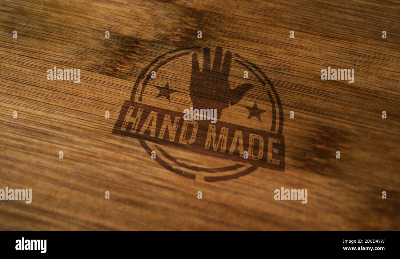 Simbolo stampato a mano su scatola di legno. Lavoro domestico, produzione, ecologia, commercio, qualità, artigianato e concetto di produzione artigianale. Foto Stock