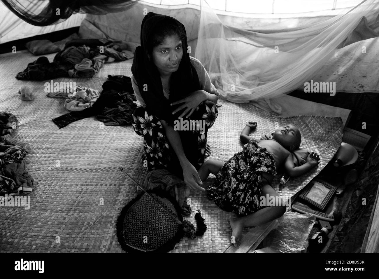 Bangladesh, Bazaar di Cox. Rifugiati Rohingya al centro di transito di Kutupalong . Oltre 650,000 Rohingya hanno attraversato il confine con il Bangladesh dall’agosto dello scorso anno, in fuga dalle violenze. Foto Stock